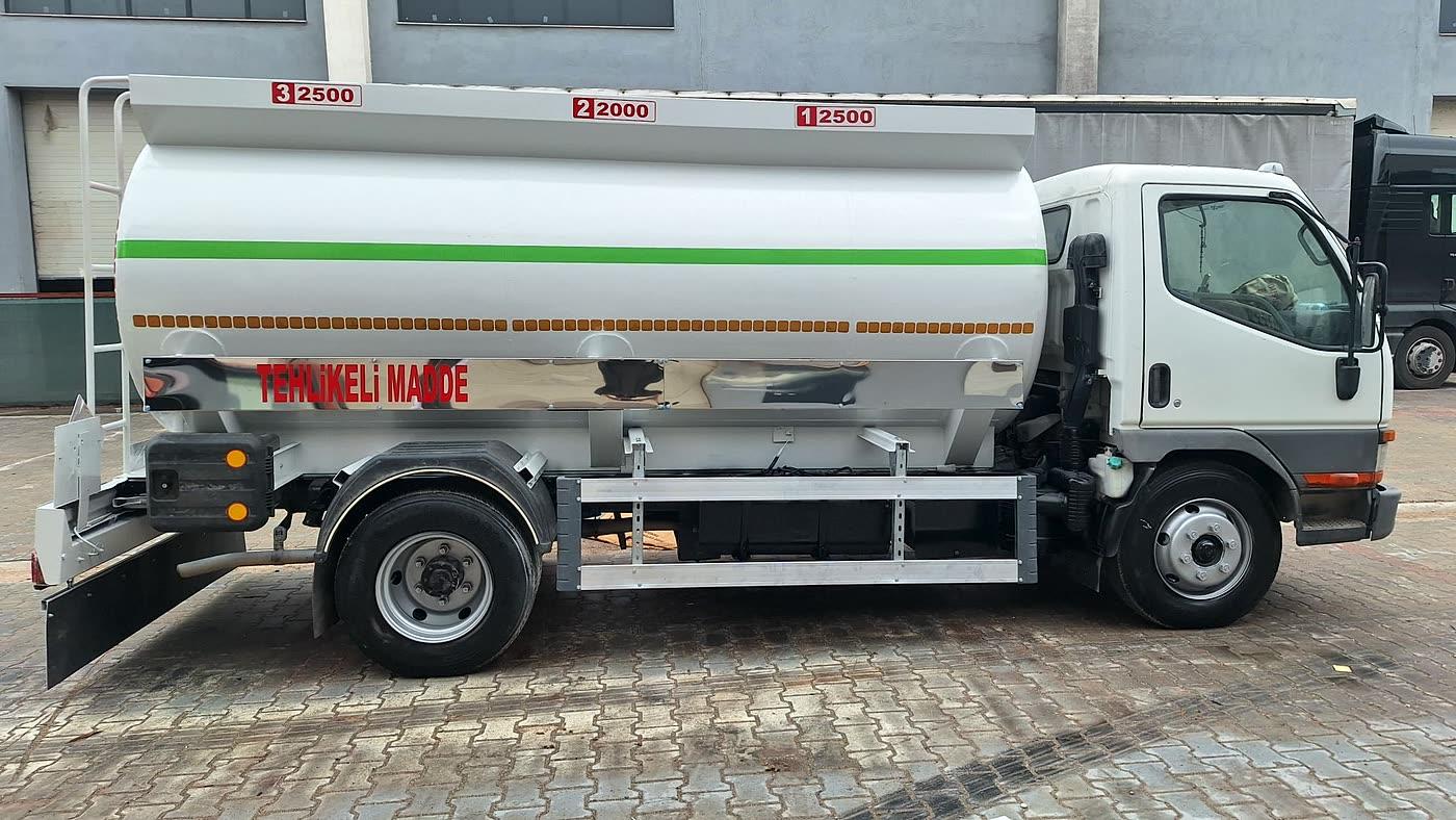 Bölme hacimleri gövde üstünde işaretlenmiş tankerin yan profili